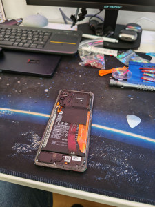 Photo de galerie - Sauvetage des données d'un téléphone qui ne s'allumait plus.