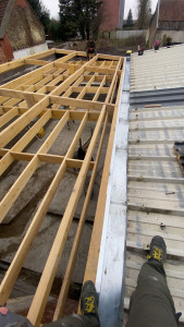 Photo de galerie - Création de charpente pour bac acier plus chêneau 