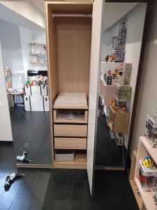 Photo de galerie - Armoire ikea 3 portes miroir.