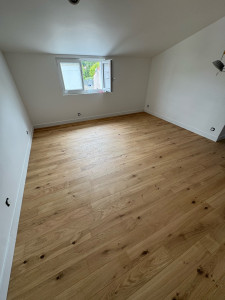 Photo de galerie - Parquet flottant classique, rainures languettes