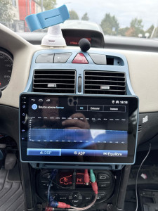 Photo de galerie - Installation d’un CarPlay sur une 307