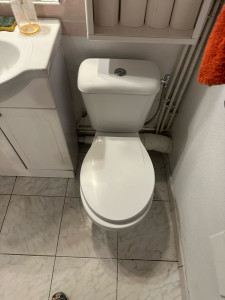 Photo de galerie - Pose du nouveau WC