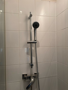 Photo de galerie - Changement support de pommeau de douche 