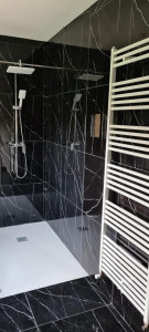 Photo de galerie - Pose colonne de douche ? + séche serviette
