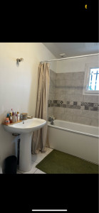 Photo de galerie - Démontage et installations de nouveau meubles, vasque et mitigeur ainsi que l’évacuation en PVC. 