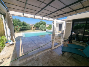 Photo de galerie - Réalisation d'une terrase en travertin