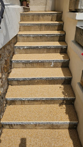 Photo de galerie - Escalier moquette de pierre extérieur 