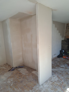 Photo de galerie - Cloison de séparation  pour  la pose d'une cuisine sur mesure