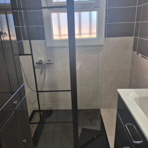 Photo de galerie - Pose dun receveur encastré et une paroi de douche latérale 