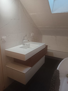 Photo de galerie - Installation meuble de salle de bain et raccordement eau et évacuation + Installation d'un miroir led intégré.