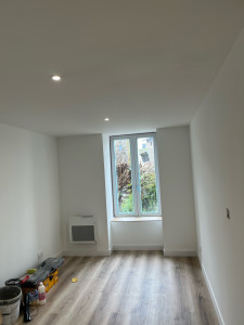 Photo de galerie - Peinture encadrement fenêtre,mur et plafond