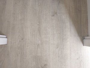 Photo de galerie - Pose parquet PVC , coupe de porte 