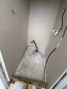 Photo de galerie - Rénovation d’une petite dépendance installation d’un toilette photo du résultat bientôt 
