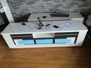 Photo de galerie - Montage d'un meuble TV