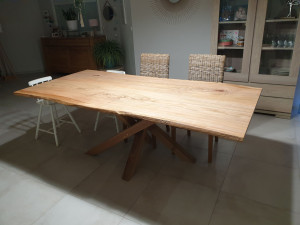 Photo de galerie - Table en merisier