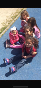 Photo de galerie - J’aime faire des jeux extérieur ou jeux de société avec les enfants , regarder des films et rigoler avec eux  !!