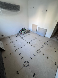 Photo de galerie - étape de pose de carrelage 