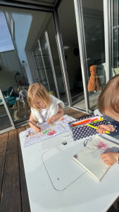 Photo de galerie - Activité dessin après l'école ! 