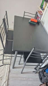 Photo de galerie - Table et chaises montés par mon conjoint 