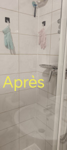 Photo de galerie - Nettoyage paroi de douche 