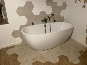 Photo de galerie - Création et pose d’une robinetterie et baignoire îlot 