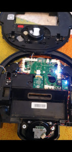 Photo de galerie - Réparation de la carte électronique d’un robot aspirateur.
Diagnostic de la panne, remplacement des composants défectueux et test complet du fonctionnement après réparation.