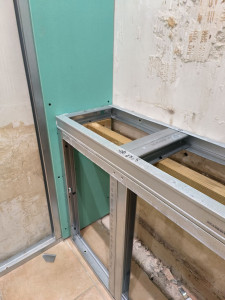 Photo de galerie - Préparation d'une douche à l'italienne / banc carrelé