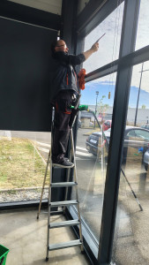 Photo de galerie - Nettoyage de vitres 