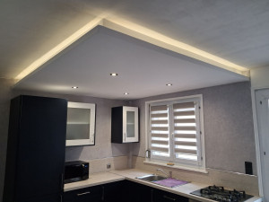 Photo de galerie - Installation de spots et d’un rétro éclairage 
