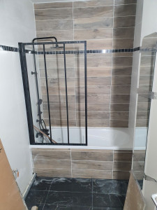 Photo de galerie - Carrelage baignoire et pose de pare douche