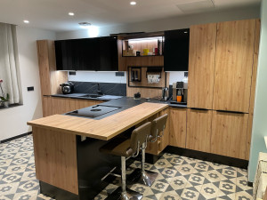 Photo de galerie - Installation de prises et d’éclairage dans une cuisine neuve sur mesure. conseil dans la prescription d’un éclairage effacé et confortable 