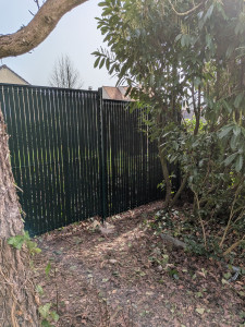 Photo de galerie - Pose de grillage pour cacher un vis à vis 