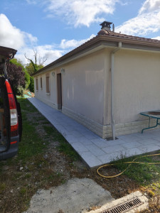 Photo de galerie - Béton au tour de là maison et carrelage 