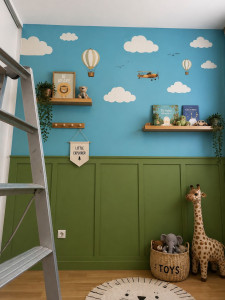 Photo de galerie - Chambre enfant habillage mural et peinture après. 