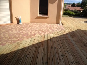 Photo de galerie - Aménagement de terrasse avec 2 matériaux