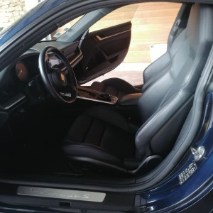 Photo de galerie - Nettoyage d'une porshe carrera 4 S intérieur exterieur 