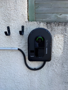Photo de galerie - Pose borne de recharge 