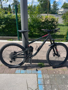 Photo de galerie - Nettoyage transmission complète , remplacement du câble du dérailleur arrière , entretien complet roue arrière , démontage remontage système biellettes amortisseur 