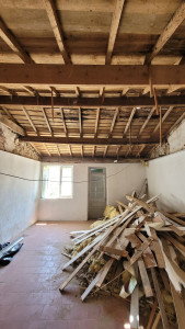 Photo de galerie - Dépose plafond lambris bois à la demande du client 
Démolition / Manutention 