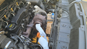 Photo de galerie - Recherche de fuite et remplacement Joint radiateur support filtre à huile.