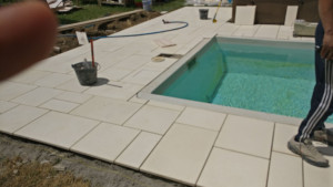 Photo de galerie - Pose de carrelage autour d une piscine 