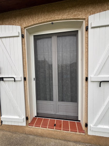 Photo de galerie - Pose de porte fenêtre, et moustiquaire 
