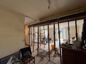 Photo de galerie - Démolition Mur pose d’une poutre métallique HEB 6 m