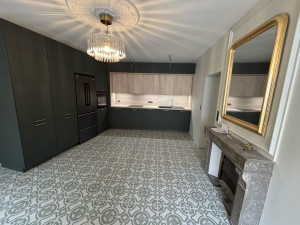 Photo de galerie - Pose de cuisine , avec adaptation d’un faux équerrage 