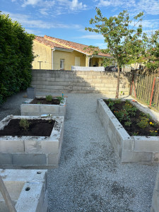 Photo de galerie - Fabrication de jardinière en parpaing 