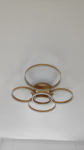 Photo de galerie - Pose de lustre !