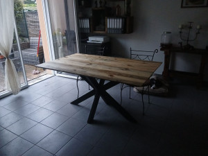 Photo de galerie - Fabrication d'une table , plateau en ailes d'avions et pieds spiders 