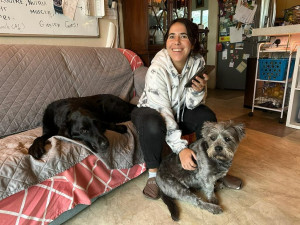 Photo de galerie - Je suis partie deux semaines chez une famille où j'ai promené quotidiennement leurs chiens. Mais j'en ai aussi profité pour leurs faire des tonnes de calins.