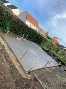 Photo de galerie - Dalle béton pour futur abri de jardin 