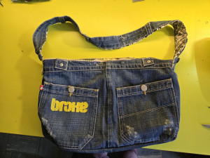 Photo de galerie - Sac réaliser avec des jeans en récup 
réalisation version recyclage 